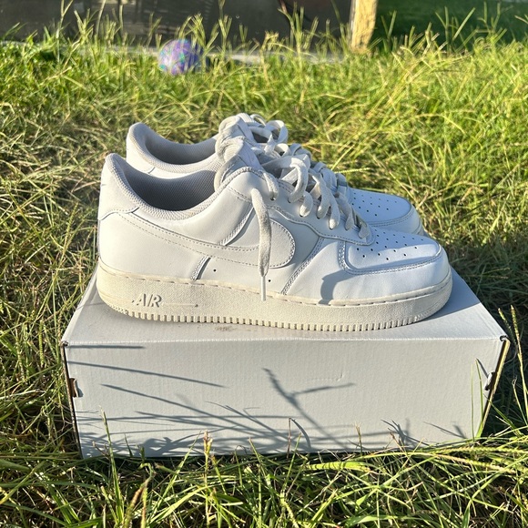 Air Force 1 - Picture 1 of 6